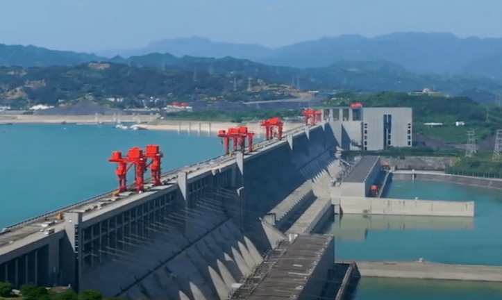 三峡大坝哪年修建(三峡大坝哪年修建成功)